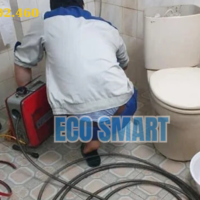 Dịch vụ thông tắc bồn cầu, đường ống bằng máy lò xo
