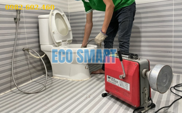 Dịch vụ thông tắc bồn cầu giá rẻ bằng máy lò xo